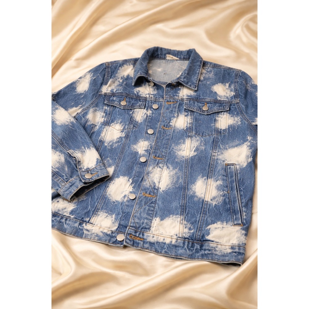BiBi Womens XL Blue Bleached Cloud Print Denim Trucker Jacket Medium Wash Edgy